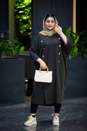 مانتو جلو بسته 10 دکمه چوبی بلند