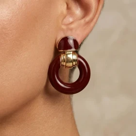 گوشواره زنانه حلقه‌ای طرح میناکاری زرشکی با فریم طلایی مدل میرونا پلاس