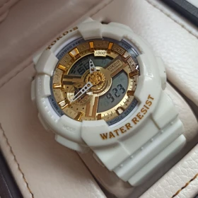 ساعت مچی اسپرت طرح جیشاک 110 رنگ سفید صفحه طلایی