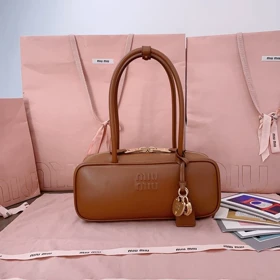 کیف دسته بلند برند میومیو MIU MIU