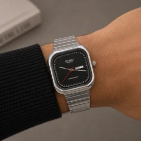 ساعت مچی کلاسیک کاسیو (Casio) – صفحه مربع رنگی و بند فلزی (مشکی)