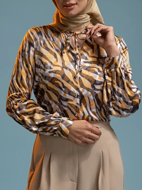 شومیز زنانه ساتن طرحدار مجلسی یقه گره‌ای 30108