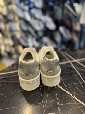 ونس دخترانه پشت نقره ای