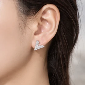 گوشواره اعلی نگینی کد gm436گالری زیور آلات آوآرین