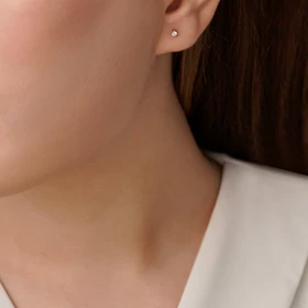 گوشواره میخی نگین برند ژوپینگ رنگ طلایی