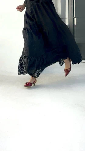 کفش پشت‌باز