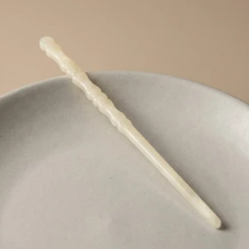 کانزاشی مو زنانه رزینی شفاف شیری با بدنه موج‌دار ظریف مینیمال لوکس مدل لونا