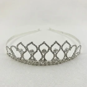 تاج مو زنانه جواهری نگین‌دار مدل لتیرا نقره‌ای