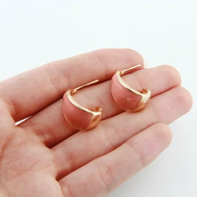 گوشواره زنانه میخی مدل نیم دایره مینیاتوری2 (صورتی)