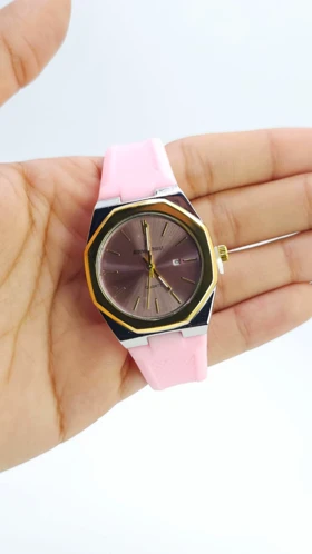 ساعت مچی زنانه اودمار پیگه 5760 Audemars Piguet با موتور کوارتز و بند سیلیکونی