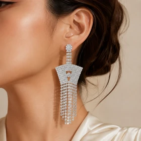 گوشواره نگین‌دار مجلسی کد gnm253 گالری زیورالات آوآرین