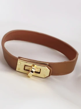 دستبند زنانه چرمی قفل هرمس کد B2122 (قهوه ای)