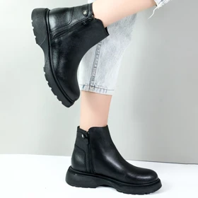 نیم بوت زنانه رنگ مشکی طرح چرم مدل 212 زیپ‌دار طرح تک دکمه کد 45671