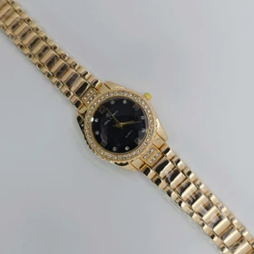 ساعت مچی زنانه مجلسی ریلانس Riluns نگین‌دار با موتور کوارتز (بند طلایی صفحه مشکی)