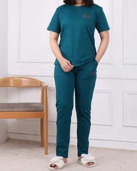 تی‌شرت و شلوار نخ و پنبه