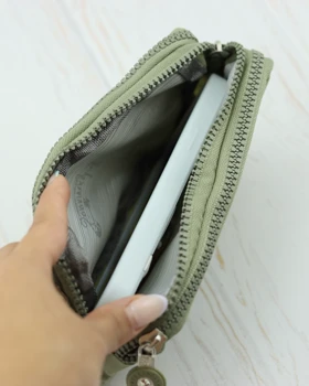 کیف دستی و مدارک برزنتی