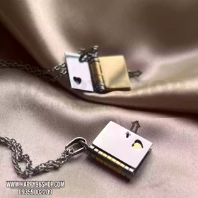 گردنبند دفتر خاطرات عاشقانه با حکاکی متن، تاریخ یا طرح دلخواه شما