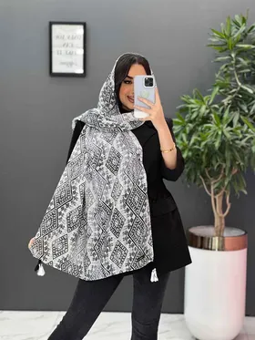 شال طرح هندسی منگوله‌دار