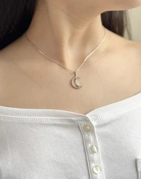 گردنبند ماه نگین‌دار