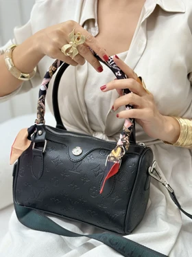 کیف صندوقی آدلاید (مشکی)