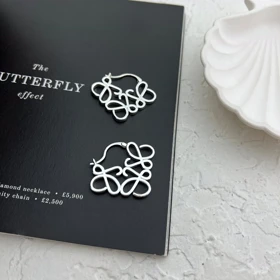 گوشواره حلقه‌ای زنانه با طرح لووه، ظرافت در عین سادگی