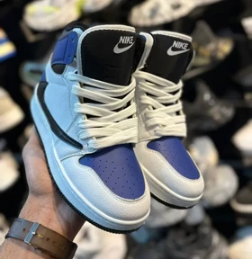 کتانی زنانه ترویس ساق‌دار سفید آبی