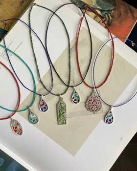 گردن‌بند مینا کاری