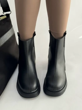 نیم بوت بغل میو 2104