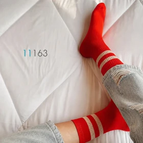 جوراب حوله ای ساق‌دار قرمز