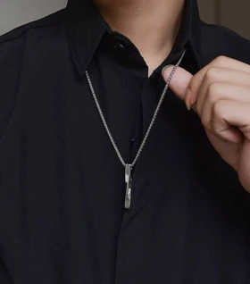 گردنبند مکعب پیچ عشق