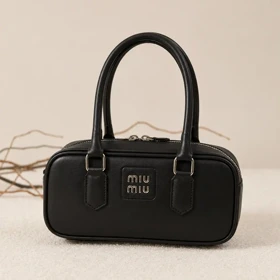 کیف دوشی زنانه باکسی طرح MIU MIU کد 874 (مشکی)