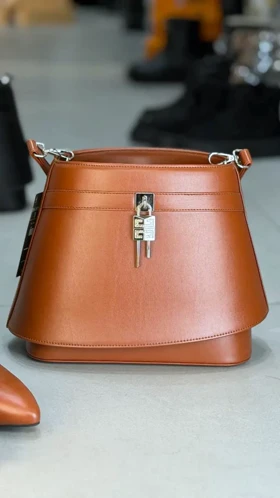 548 - 548 کیف ساده جیوان