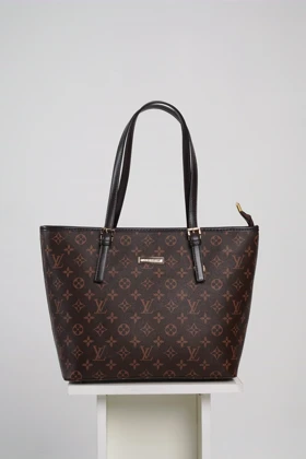 کیف مدل دیارا طرح Louis Vuitton کلاسیک و جادار چرم صنعتی کد 90