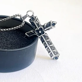 گردنبند مردانه طرح صلیب اتلستین با زنجیر استیل