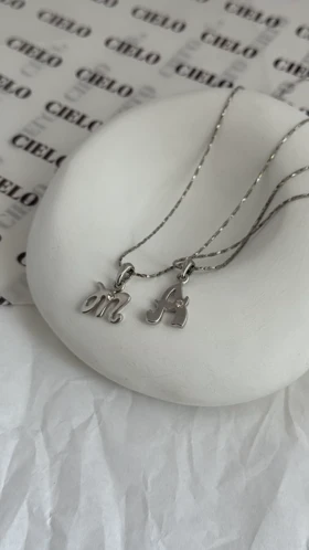 گردنبند حروف با نگین