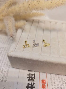 پیرسینگ مستطیلی گوش