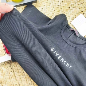 ست کراپ و شلوارک زنانه GIVENCHY