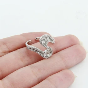 انگشتر دخترانه طرح موجی نگین‌دار