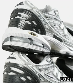 کفش کتانی طوسی سفید New Balance 1906R