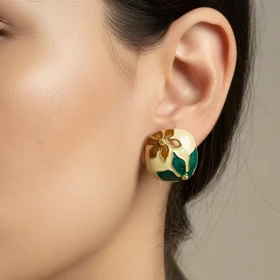 گوشواره زنانه مدل می‌نارا طرح میناکاری گل و برگ