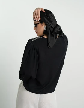 پیش گلدوزی دکمه دار