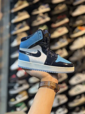 کتانی زنانه جردن وان ساق‌دار سرمه ای آبی