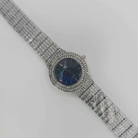 ساعت مچی زنانه مجلسی ریلانس Riluns نگین‌دار با موتور کوارتز (بند نقره ای صفحه سورمه ای)