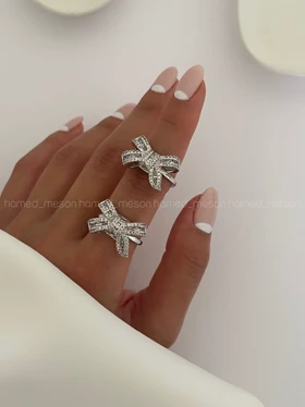 انگشتر پاپیونی نگین‌دار