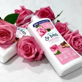 لوسیون بدن مرطوب کننده اس تی.ایوز, مدل رز و روغن آرگان حجم 621ml