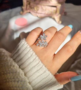 انگشتر جواهری گلبرگ