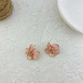 گوشواره زنانه طرح گل با فریم طلایی مدل فلوریانا