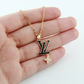 گردنبند دخترانه مدل LV آویز دار (طلایی مشکی)