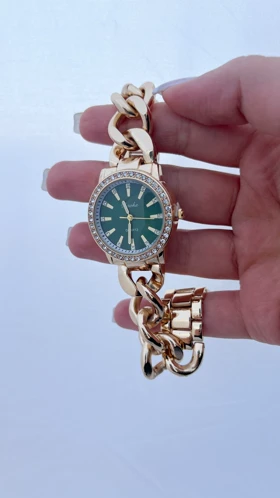 ساعت سبز کد 17z588 - گالری موژان حیدری