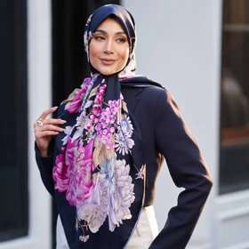 روسری ابریشم ژاکارد قواره 140 30208 (مشکی سرخابی)